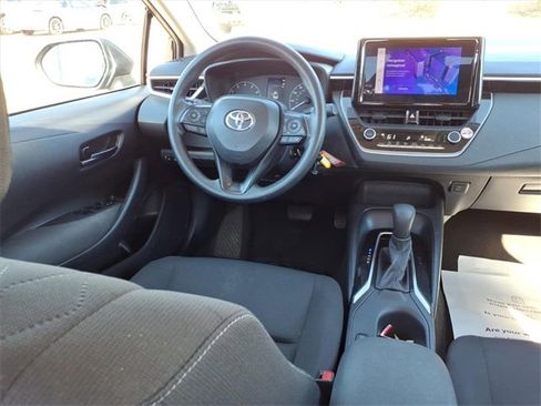 Used 2023 Toyota Corolla LE image 4