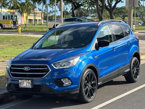 Used 2019 Ford Escape SE FWD image 1