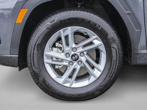 Certified 2025 Hyundai Tucson SE image 9