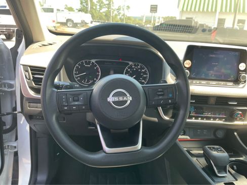 Used 2024 Nissan Rogue SV AWD/4WD image 15