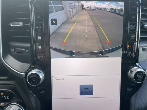 Used 2023 RAM 1500 Laramie AWD/4WD image 17