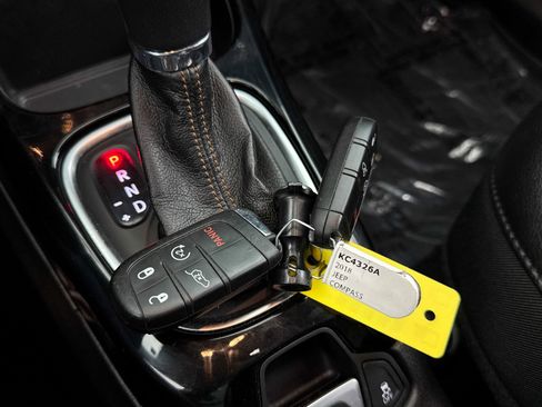 Used 2018 Jeep Compass Limited w/ Navigation Group image 27