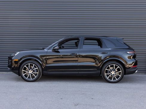 Certified 2026 Porsche Cayenne AWD/4WD image 2