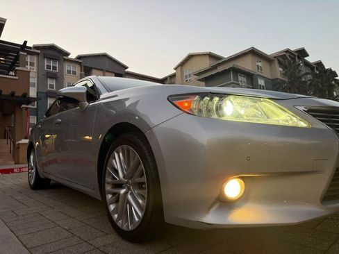 Used 2013 Lexus ES 350 w/ Luxury Pkg FWD image 40