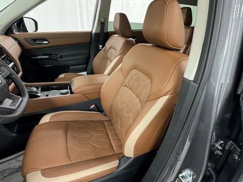 New 2026 Nissan Pathfinder Platinum AWD/4WD image 10
