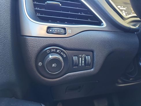 Used 2019 Jeep Cherokee Latitude Plus w/ Cold Weather Group image 23