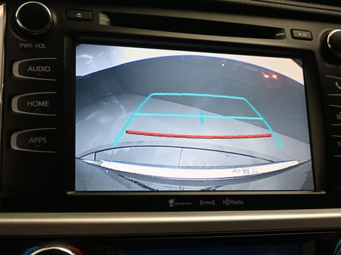 Used 2019 Toyota Highlander XLE image 13