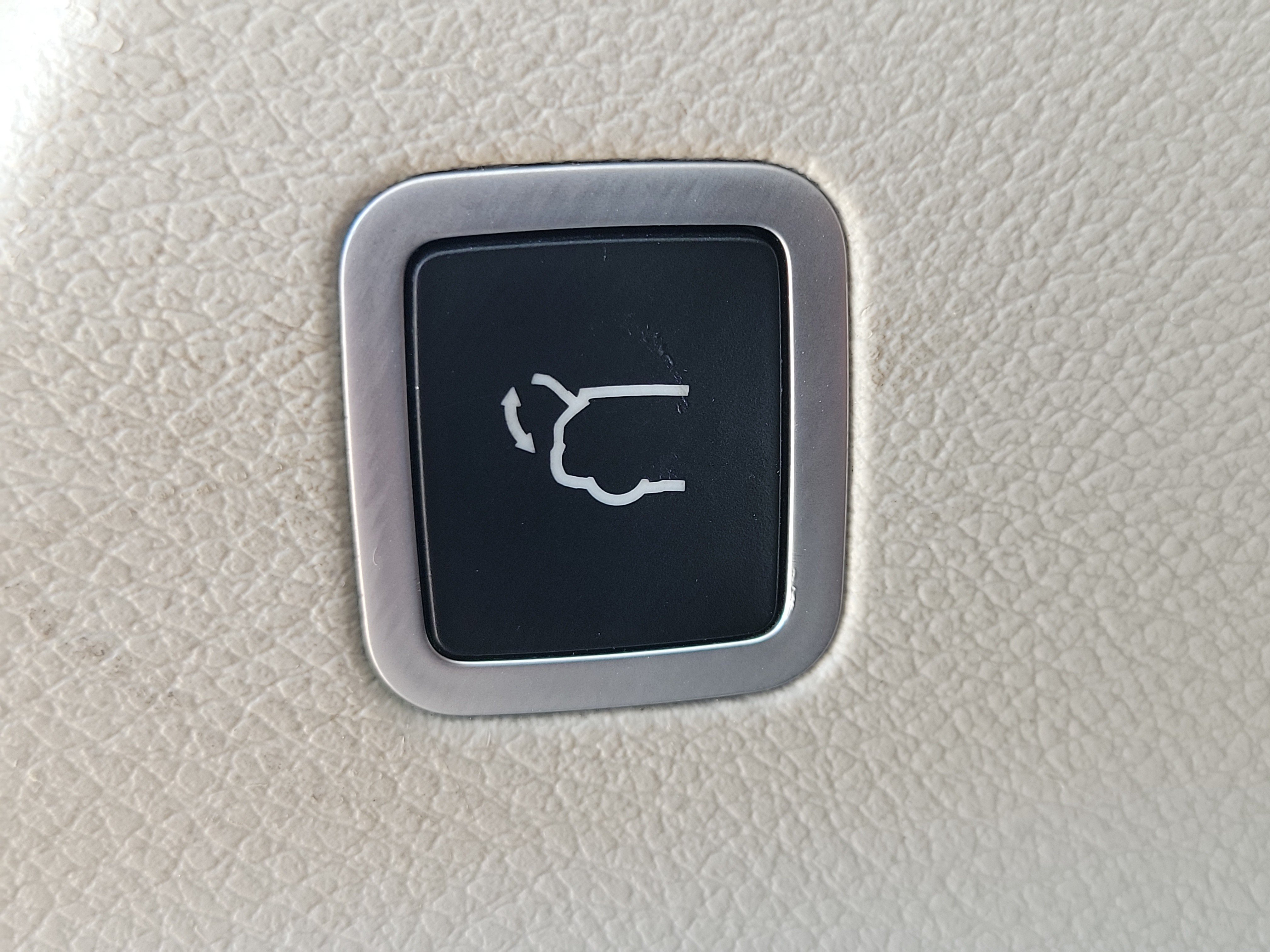Used 2018 Chrysler Pacifica Limited w/ Advanced Safetytec Group FWD image 8