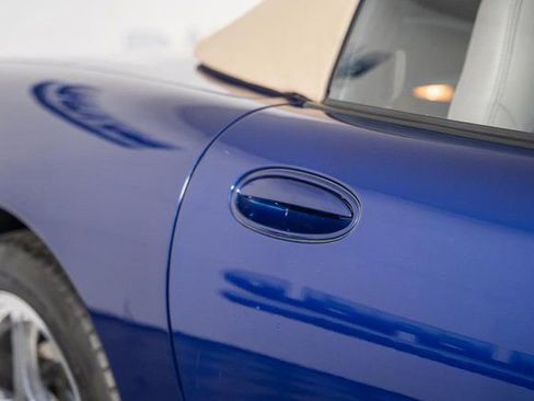 Used 2004 Chevrolet Corvette Convertible w/ Preferred Equipment Group image 16