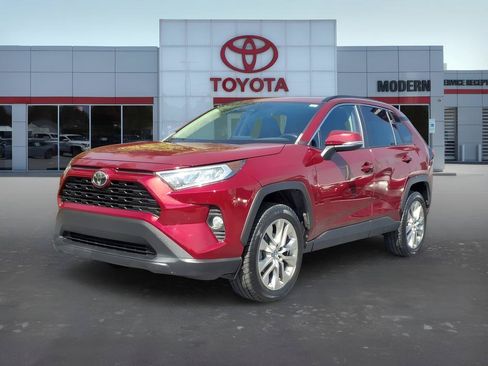 Used 2019 Toyota RAV4 XLE Premium FWD image 1