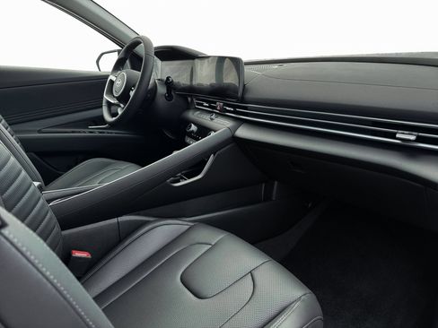 New 2026 Hyundai Elantra Limited FWD image 15