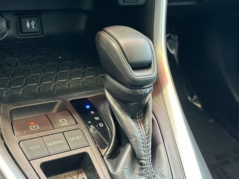 Certified 2019 Toyota RAV4 LE w/ Carpet Mat Package FWD image 24