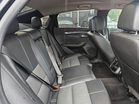 Used 2014 Chevrolet Impala LT w/ Convenience Package image 16