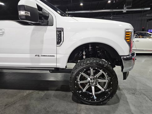 Used 2018 Ford F250 Lariat w/ Lariat Ultimate Package AWD/4WD image 7