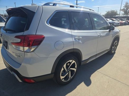 Used 2023 Subaru Forester Touring image 3