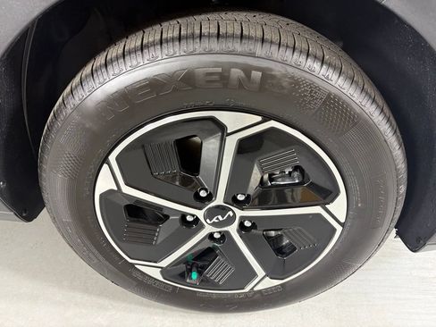 New 2026 Kia Niro EX FWD image 10