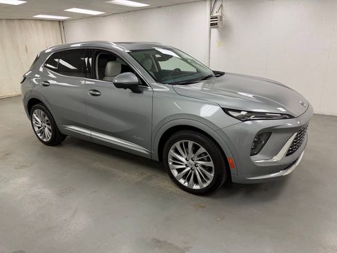 Used 2025 Buick Envision Avenir AWD/4WD image 7