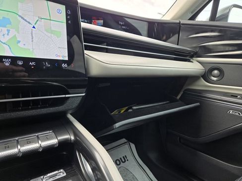 Used 2024 Lincoln Nautilus Reserve w/ Equipment Group 202A image 15