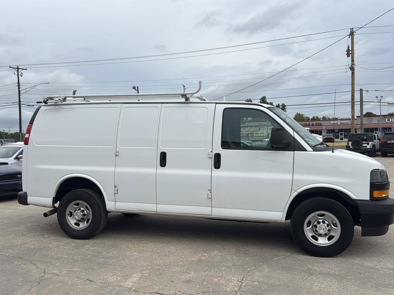 Used 2023 Chevrolet Express 2500 w/ Driver Convenience Package RWD image 5