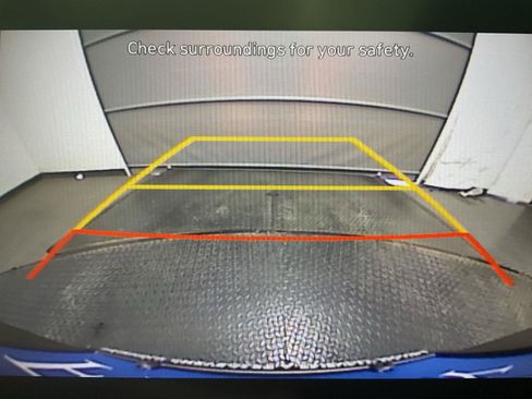 Used 2024 Hyundai Venue SEL FWD image 16