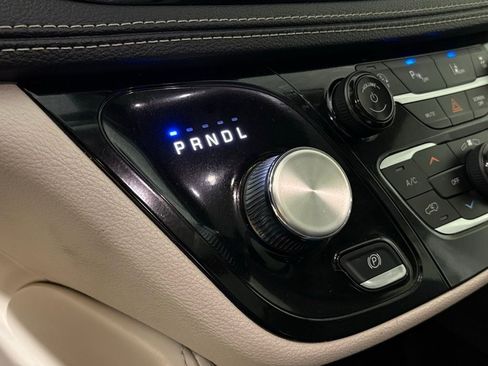 Used 2024 Chrysler Pacifica Limited image 28