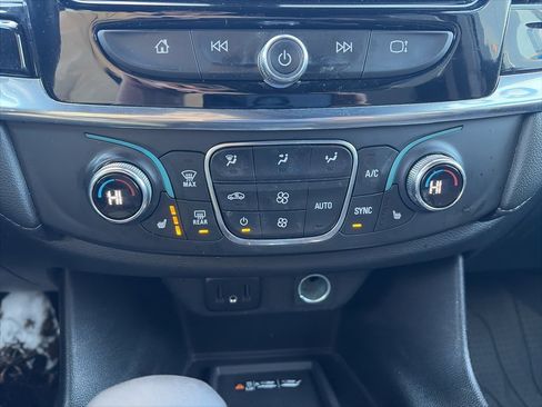 Used 2023 Chevrolet Traverse LT image 19