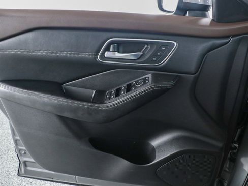 Used 2023 Nissan Rogue Platinum w/ Platinum Premium Package image 25