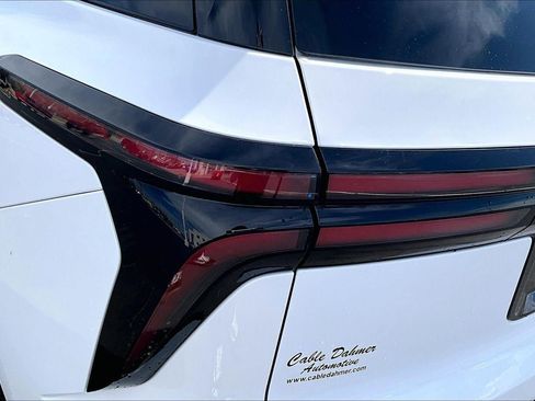 Used 2025 Chevrolet Traverse LT image 28