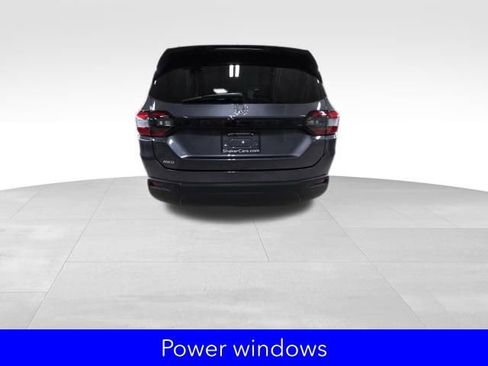 Used 2023 Honda Pilot LX image 7