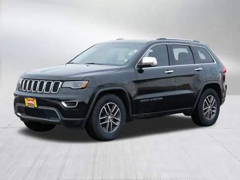 Used 2017 Jeep Grand Cherokee Limited w/ Luxury Group II image 3