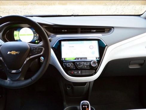 Used 2017 Chevrolet Bolt Premier w/ Driver Confidence II Package image 4