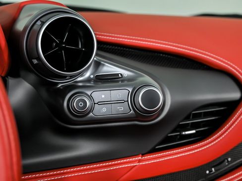 Used 2022 Ferrari F8 Tributo image 36