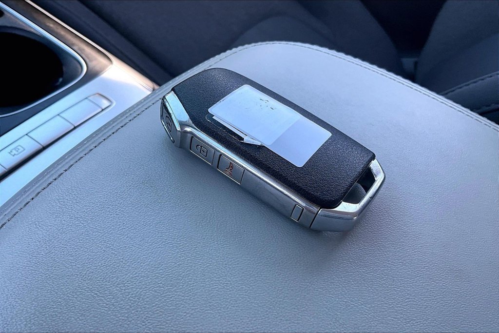 Used 2024 Kia Carnival LX FWD image 32