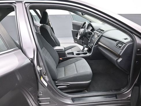Used 2016 Toyota Camry LE image 24