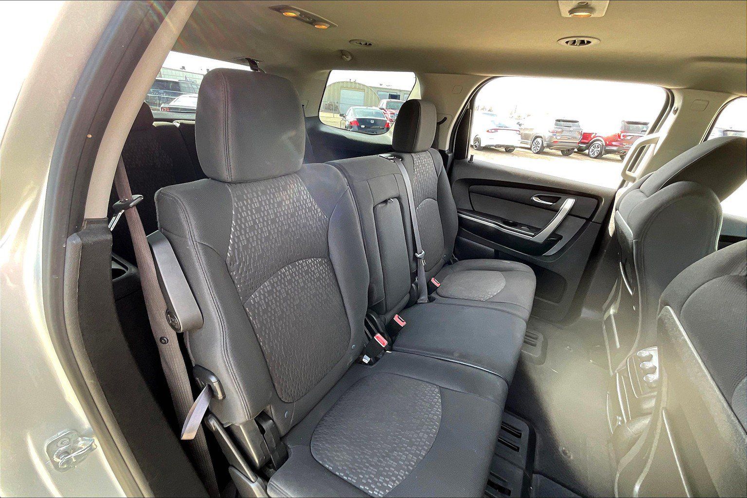 Used 2012 GMC Acadia SL w/ Preferred Package FWD image 16