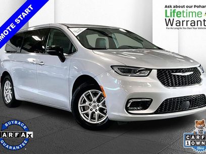 Used 2024 Chrysler Pacifica Touring-L