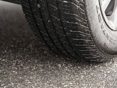 Used 2022 GMC Acadia SLT w/ LPO, Floor Liner Package image 34