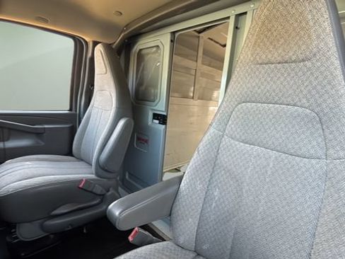 Used 2019 Chevrolet Express 3500 w/ Power Convenience Package RWD image 18