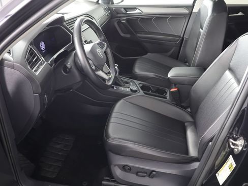 Used 2024 Volkswagen Tiguan SE AWD/4WD image 19