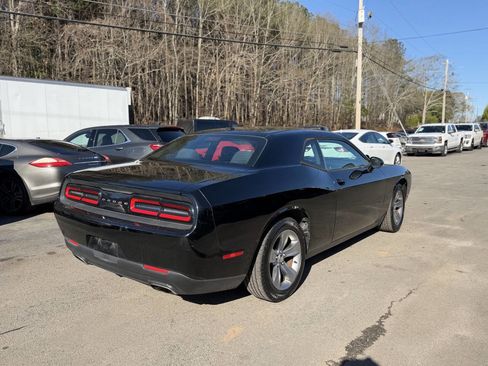 Used 2017 Dodge Challenger SXT image 5