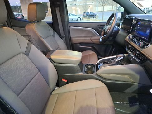 Used 2024 Chevrolet Colorado ZR2 w/ ZR2 Convenience Package III image 10