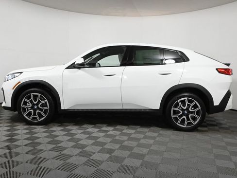 Used 2025 BMW X2 xDrive28i w/ Technology Package image 2