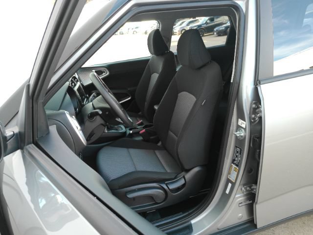 Used 2023 Kia Soul LX w/ LX Technology Package FWD image 13