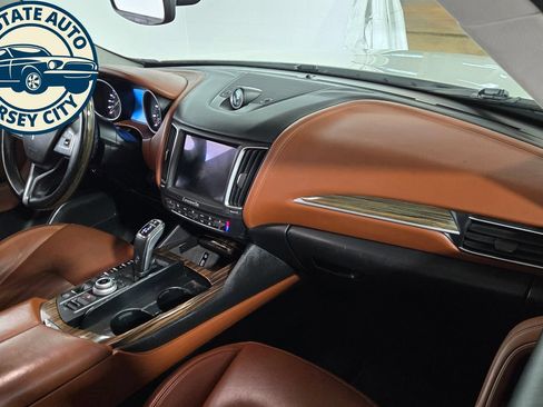 Used 2019 Maserati Levante GranLusso AWD/4WD image 40
