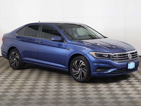 Used 2019 Volkswagen Jetta SEL Premium image 2