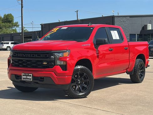Used 2023 Chevrolet Silverado 1500 Custom image 2