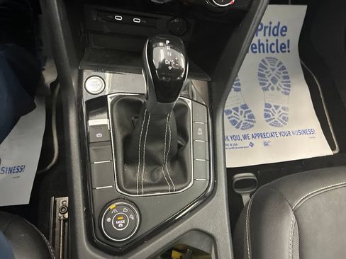 Used 2023 Volkswagen Taos SE w/ Panoramic Sunroof Package AWD/4WD image 34