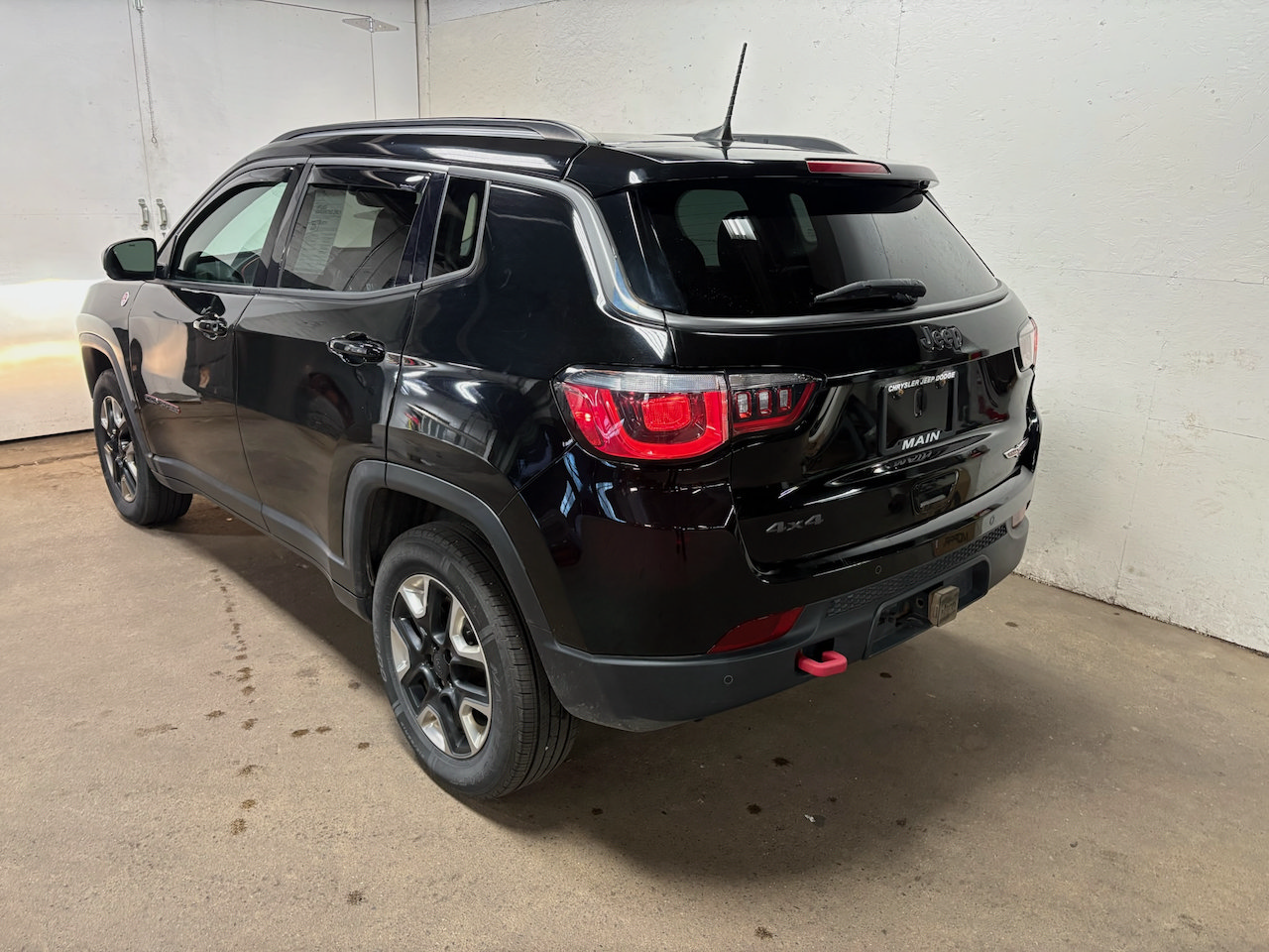 Used 2018 Jeep Compass Trailhawk w/ Leather Interior Group AWD/4WD image 7