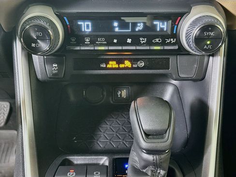 Used 2023 Toyota RAV4 LE AWD/4WD image 22