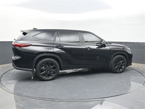 Used 2023 Toyota Highlander LE image 7